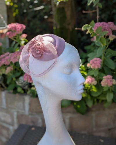 Stunning dusky pink fascinator - pink,