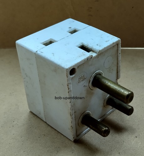 Amp round three pin to - 15,