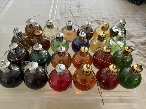 Molton brown christmas baubles - molton,