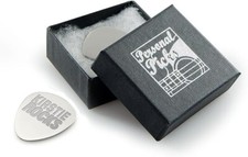 EIO Gifts Personalised Rocks Guitar Pick/Plectrum - Engraved Custom Text