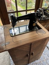 Vintage 1949/50 Singer Sewing Machine In Cabinet C/w Instructions And Spares