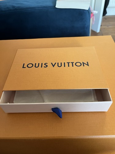 Louis vuitton box and dust - louis,