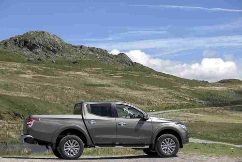 Mitsubishi l200 double - mitsubishi,