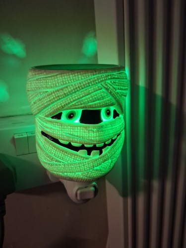 Scentsy halloween wax warmer - halloween,