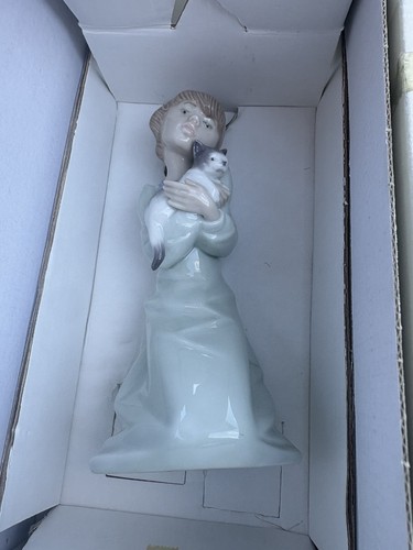 Lladro figurine sleepy kitten - sleepy,