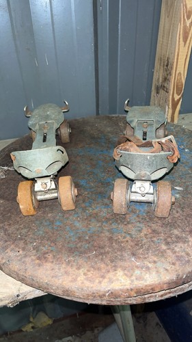 Metal roller skates antique - roller,