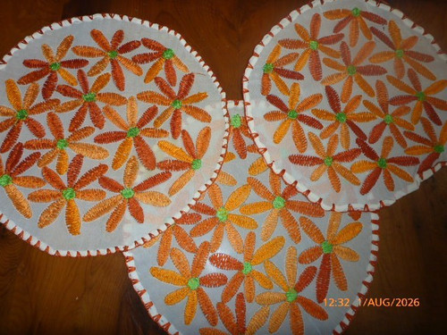 Vintage embroidered doilies - 3,