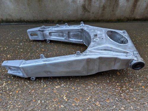 Kawasaki zxr 750 swingarm - j2,