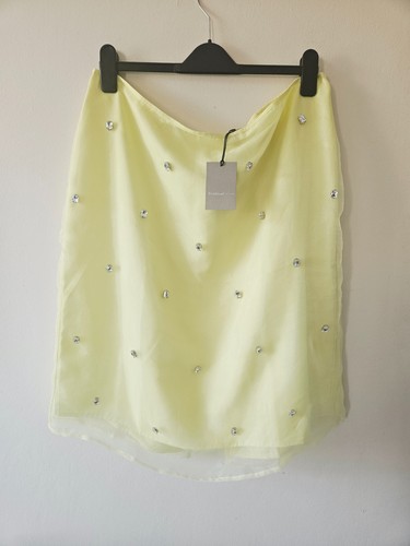 River island studios pale - island,