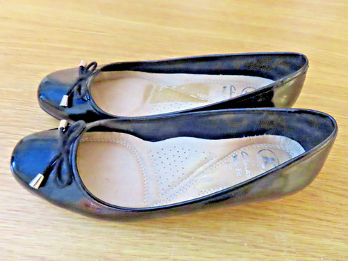 Clarks black patent heeled - "k",