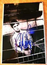 Robbie Williams Autograph Signature 7"x5" B&W Undedicated Glossy Photo Take That