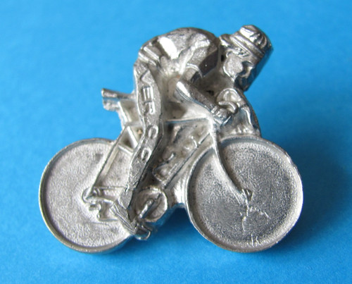 Vintage cyclist pin - cyclist, badge