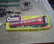 Kitmaster no.14 Corridor Southern Coach In Green OO Gauge + some extra parts