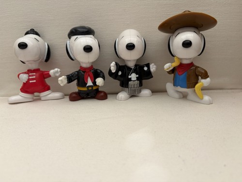 Mcdonalds snoopy figures - 17,
