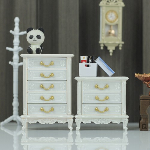 24th scale dolls house - dolls,