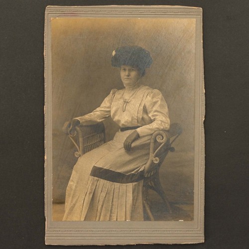 Edwardian woman large hat - edwardian,