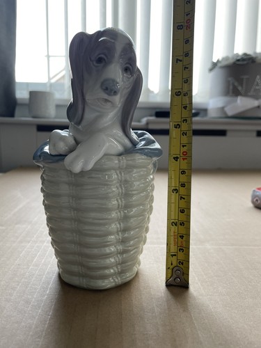 Lladro dog basket 1128 - dog, no.