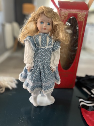 Vintage porcelain doll - ,