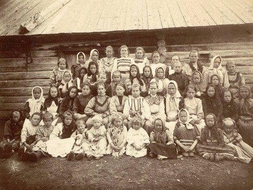 Cossack girls 1909 this image - girls,