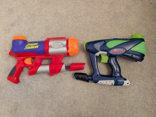 Vintage 2004 super soaker - 2x,