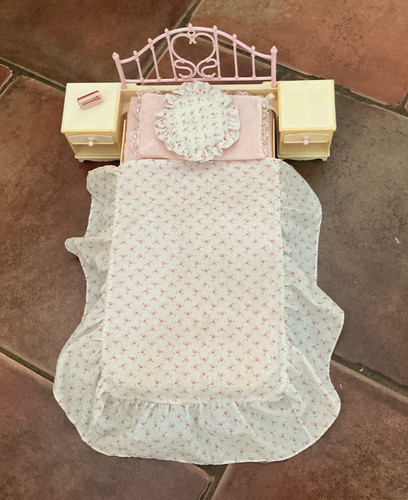 Sindy doll bed set with - bed,