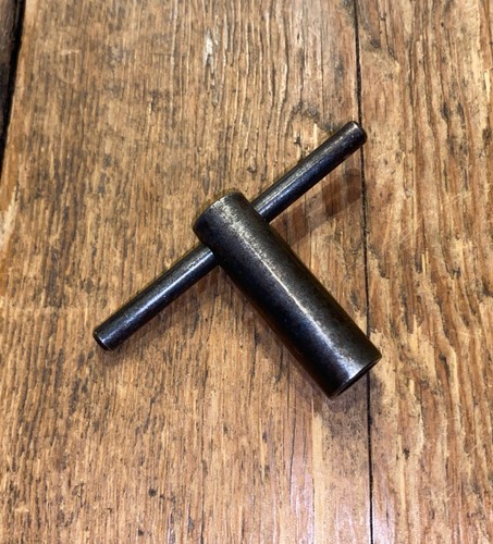 Vintage carburettor jet - jet, key