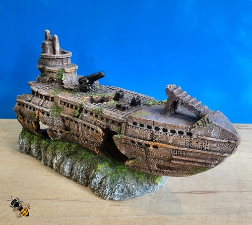 Aquarium ornament shipwreck - ornament, on