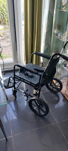 Foldable propelled wheelchair - propelled,