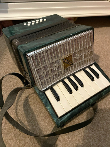 Vintage razno small piano - small,