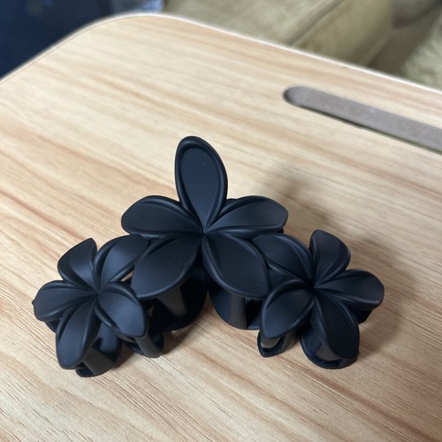 Pretty black flower design - black,