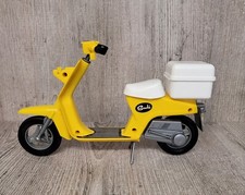 VINTAGE PEDIGREE SINDY'S MOTORCYCLE  / SCOOTER