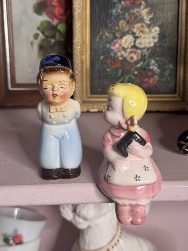 Vintage kitsch cute mid - kitsch,