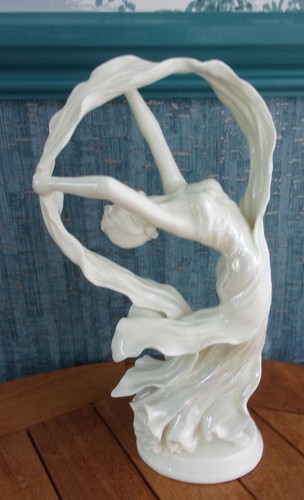 Royal worcester figurine - worcester,