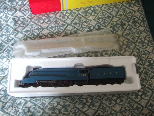 Model railway locomotives - locomotives, oo