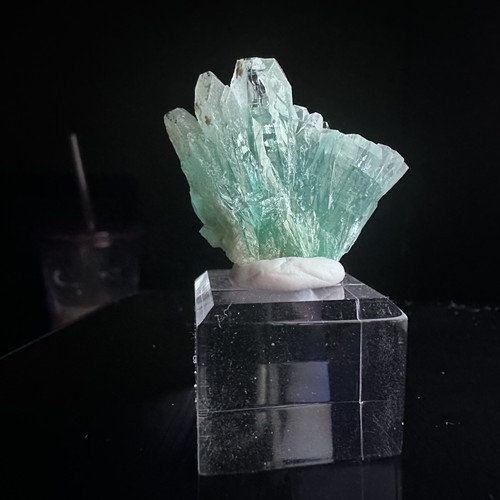 Green apophyllite floater - apophyllite,