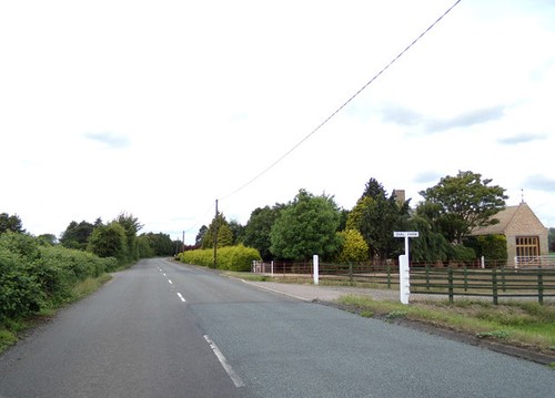 Photo 12x8 outwell road holly - 12x8,