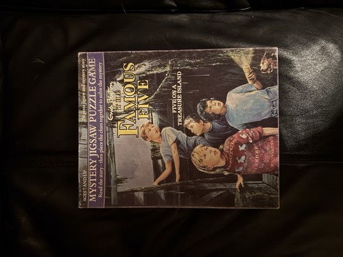 Famous five treasure - five, a