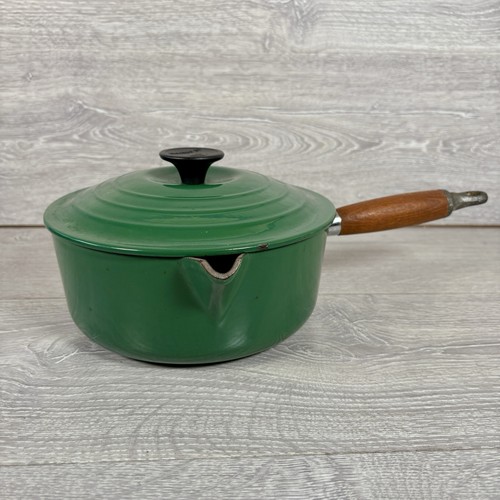 Vintage creuset cast iron - le,