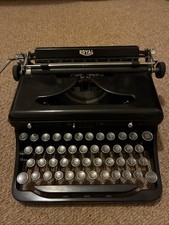 Royal Typewriter Co. Inc U.SA Vintage Portable  With Case