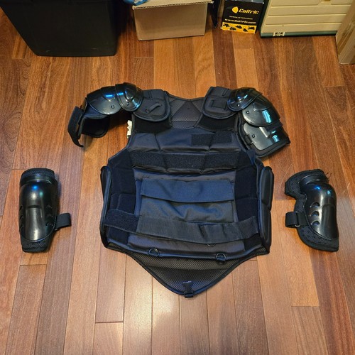 Galls advance riot - riot, suit