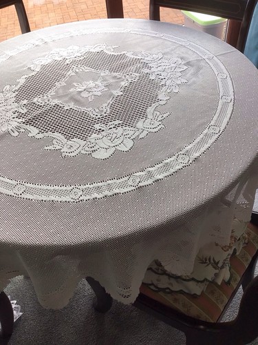 Round lacy table - round,
