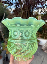 antique walsh powell vaseline flower wavy top tulip oil lamp shade