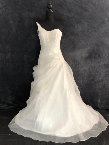 New stunning wedding dress - stunning, by