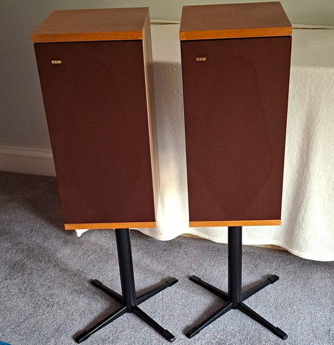 Dm4 pair floorstanding - b&w,