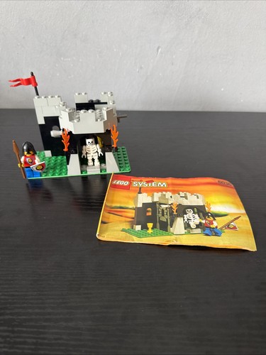 Lego 6036 skeleton - lego, surprise