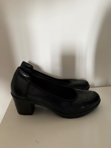 Cabin crew shoes worn pairs - crew, worn-
