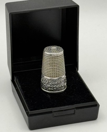 Hallmarked silver thimble - hallmarked,