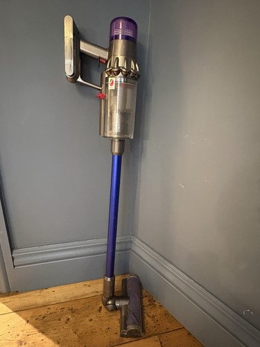Dyson cordless nearly - nearly, new