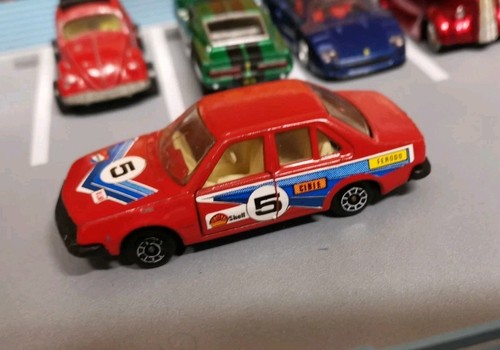 Renault saloon red - renault,
