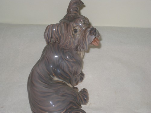 Dahl jensen porcelain dog - ,